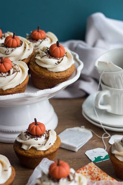 Pumpkin Chai Holiday Cupcakes | The Kitchenthusiast